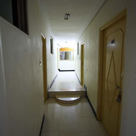 Oyo Hotel Blue Diamond Ahmedabad Bagian luar foto