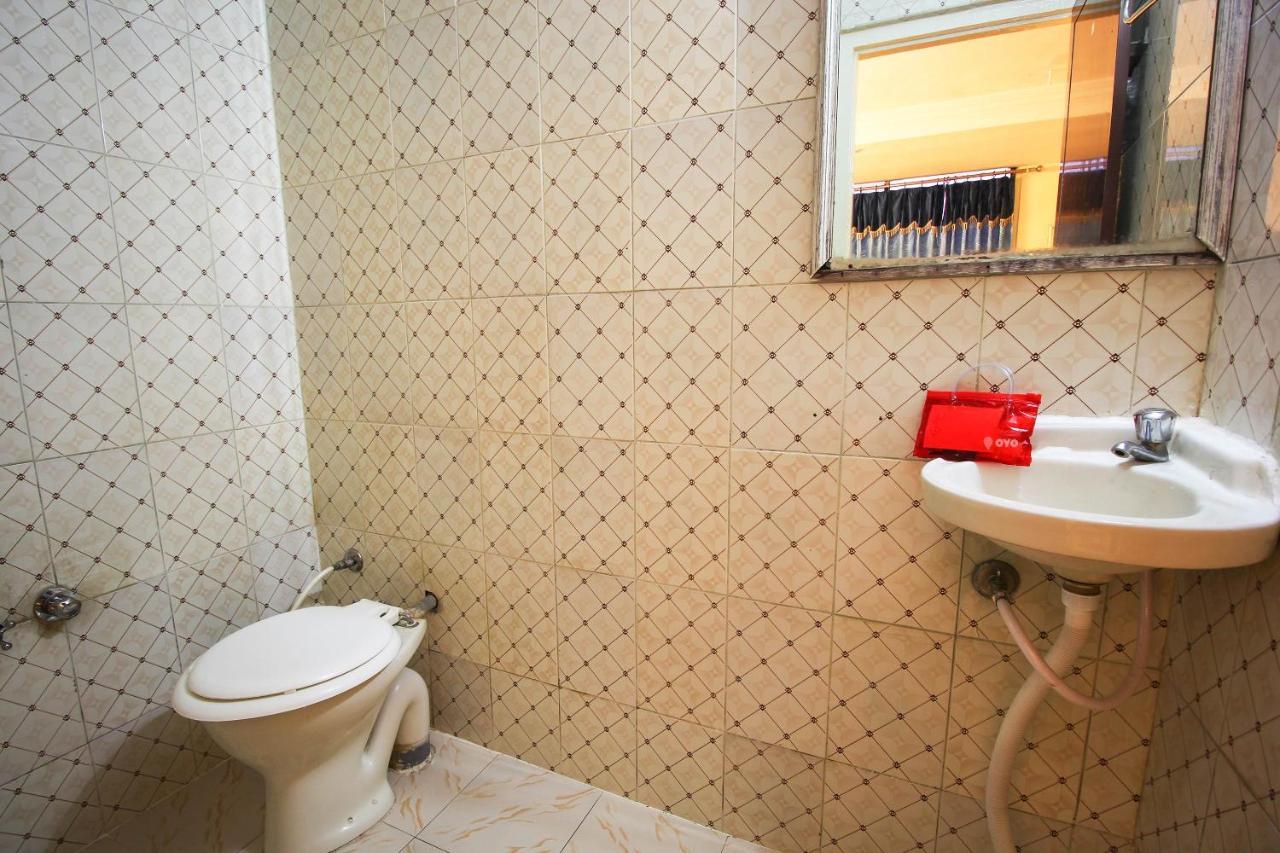 Oyo Hotel Blue Diamond Ahmedabad Bagian luar foto