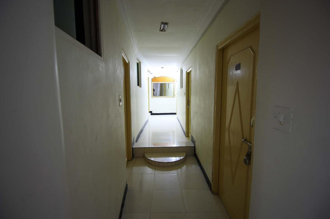 Oyo Hotel Blue Diamond Ahmedabad Bagian luar foto