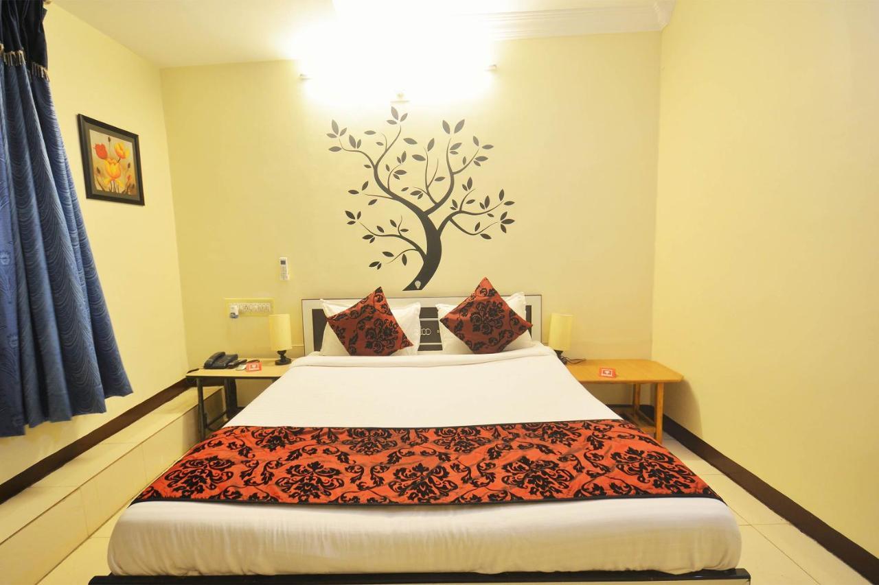 Oyo Hotel Blue Diamond Ahmedabad Bagian luar foto