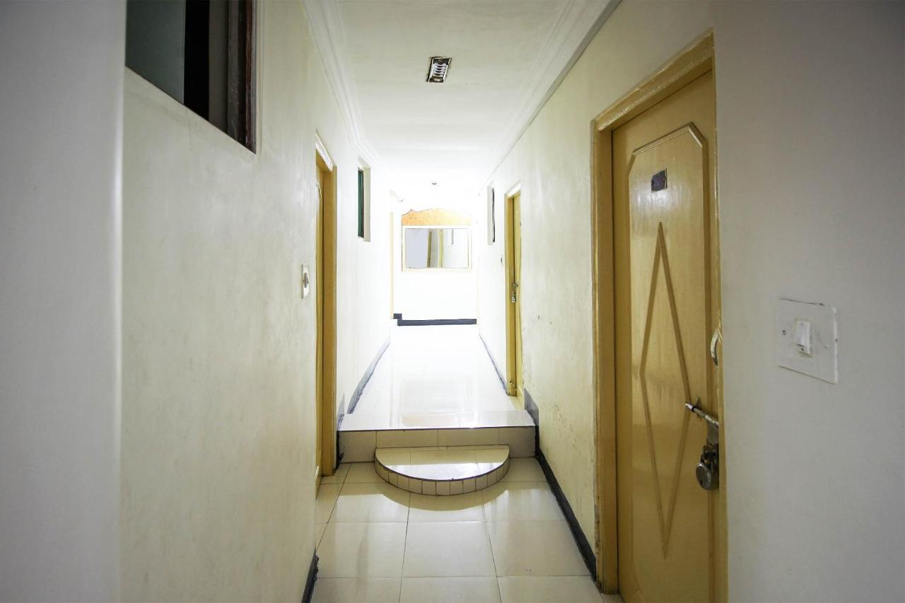Oyo Hotel Blue Diamond Ahmedabad Bagian luar foto